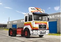 Maquette camion : MAN F8 19.321 4x2 - 1:24 - Italeri 03946 3946 - france-maquette.fr