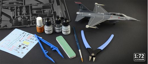 Maquette avion militaire : Model set F-16 C/D Night Falcon 1/72 - Italeri 72009