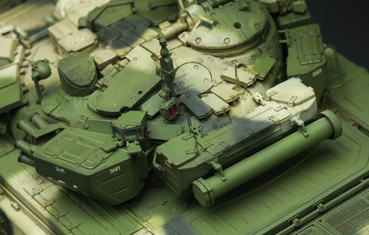 Maquette char de combat russe principal : T-90 avec Tank Dozer TBS-86 - 1/35 - Meng TS014