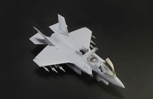 Maquette avion militaire : F‐35B Lightning II STOVL - 1:72 - Italeri 01425, 1425