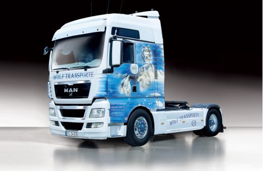 Maquette camion : Man TGX XXL Wolf transporte 1/24 - Italeri 03921 3921