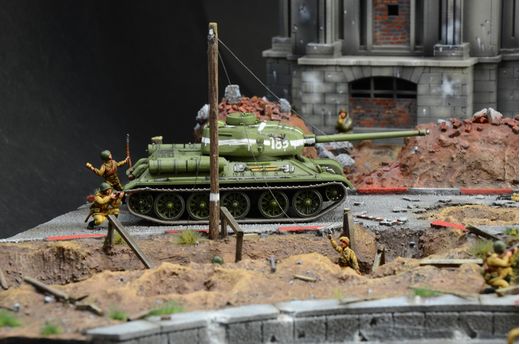 Diorama militaire : Berlin 1945 : Conquête du Reichstag - 1/72 - Italeri 06195 6195