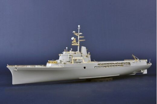 Maquette navire français : FS Jeanne d'Arc 1/350 - Trumpeter 05635  5635