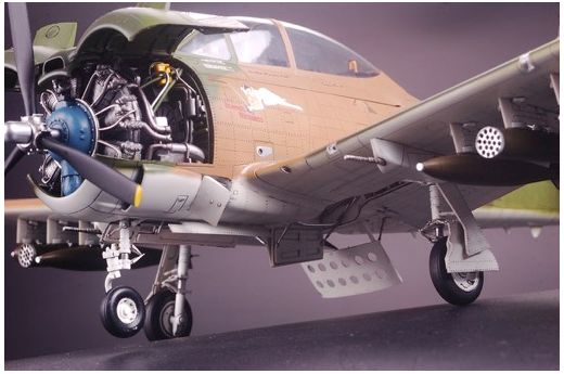 Maquette d'avion militaire : T-28c Trojan - Kitty Hawk Model 32015