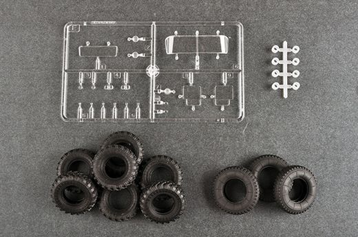 Maquette véhicule militaire : Soviet Zil-131V tow 2T3M1 Trailer with 8K14 Missile 1/35  - Trumpeter 1081 01081