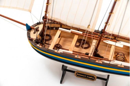 Maquette en bois voilier : Canot HMS Endeavour 1/50 - Artesania Latina 19005