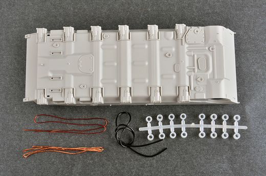 Maquette militaire : T-72B1 russe avec KTM-6 et armure de grille 1/35 - Trumpeter 09609