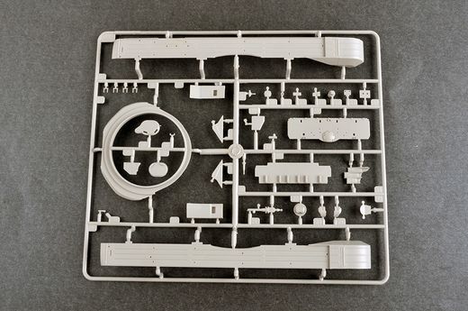 Maquette militaire : T-72B1 russe avec KTM-6 et armure de grille 1/35 - Trumpeter 09609