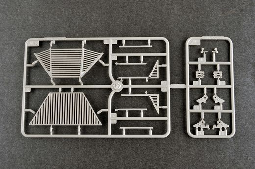 Maquette militaire : T-72B1 russe avec KTM-6 et armure de grille 1/35 - Trumpeter 09609