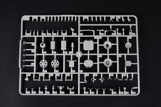 Maquette militaire : Véhicule de lancement russe 9P149 du Chtourm 9K114 1/35 - Trumpeter 09605