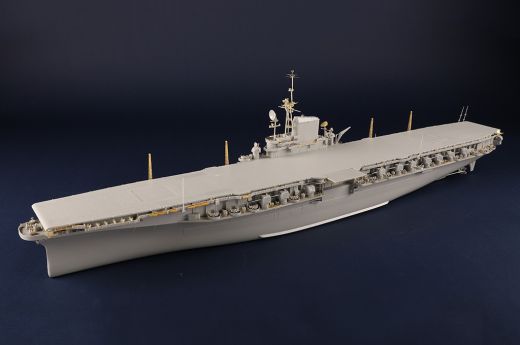 Maquette navire US : USS Midway CV-41 1/350 - Trumpeter 05634 5634
