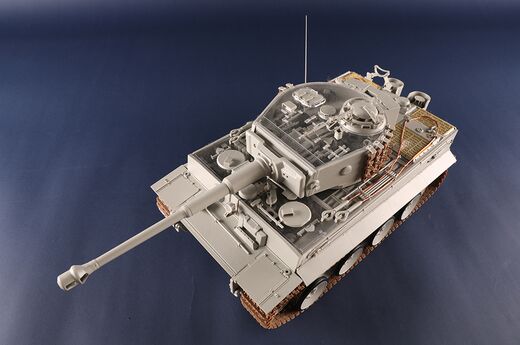 Maquette militaire : Pz.Kpfw.VI Ausf.E Sd.Kfz.181 Tiger I 1/16 (Medium Production)  - Trumpeter 00944
