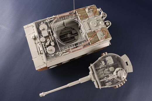 Maquette militaire : Pz.Kpfw.VI Ausf.E Sd.Kfz.181 Tiger I 1/16 (Medium Production)  - Trumpeter 00944