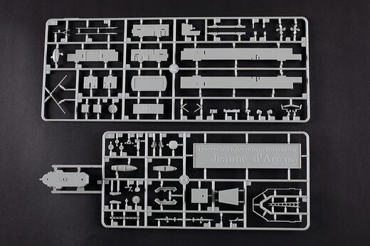Maquette navire français : Porte-hélicoptère Jeanne-d'Arc 1/350 - Trumpeter 5636 05636