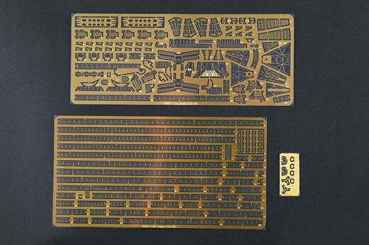 Maquette navire français : Porte-hélicoptère Jeanne-d'Arc 1/350 - Trumpeter 5636 05636