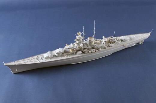 Maquette de navire de guerre : German Gneisenau Battleship au 1/350 - Trumpeter 05360 5360