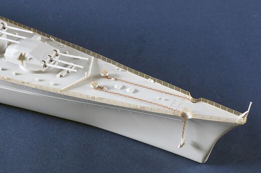 Maquette de navire de guerre : German Gneisenau Battleship au 1/350 - Trumpeter 05360 5360