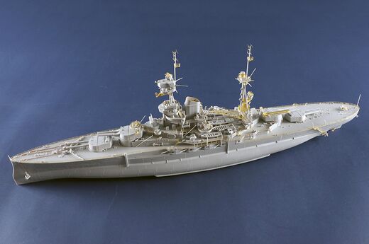 Maquette militaire : HMS Resolution au 1:350 - Trumpeter 05379  5379