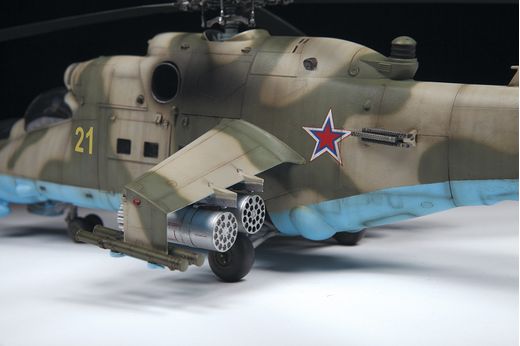 Maquette d'hélicoptère militaire : Mil Mi-24P Hind F - 1/48 - Zvezda 04812 4812