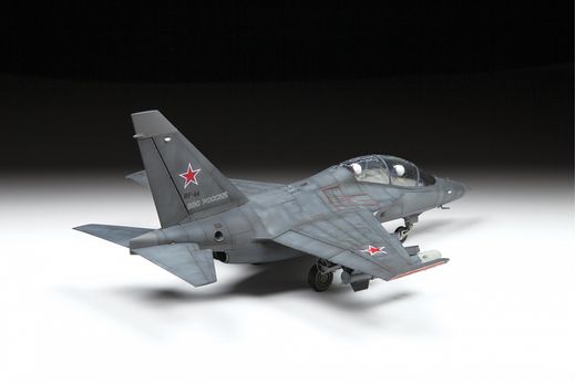 Maquette d'avion militaire : Yakovlev Yak‐130 Bomber - 1/48 - Zvezda 4818 04818