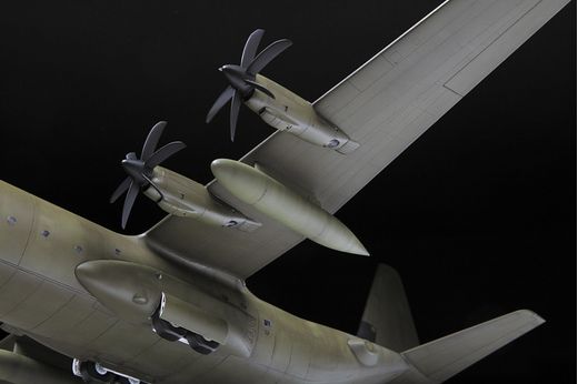 Maquette d'avion militaire : C‐130J‐30 Hercules - 1/72 - Zvezda 7324 07324