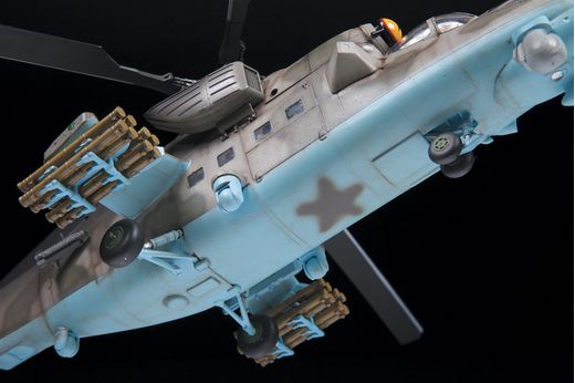 Maquette d'hélicoptère militaire : Mil Mi‐35M Hind E 1/48 - Zvezda 4813