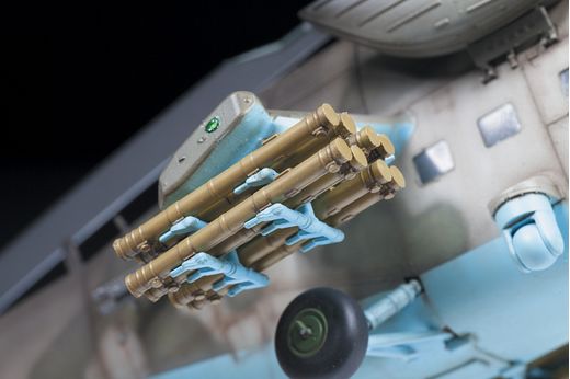 Maquette d'hélicoptère militaire : Mil Mi‐35M Hind E 1/48 - Zvezda 4813