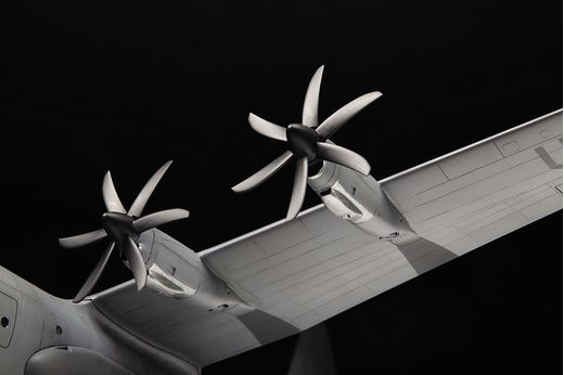 Maquette d'avion militaire : C‐130J Hercules 1/72 - Zvezda 7325