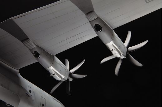Maquette d'avion militaire : C‐130J Hercules 1/72 - Zvezda 7325