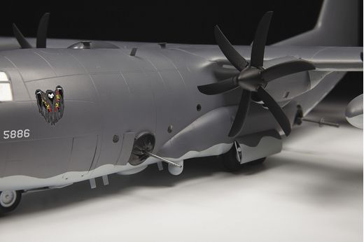 Maquette d'avion militaire : AC-130J Gunship 1/72 - Zvezda 7326