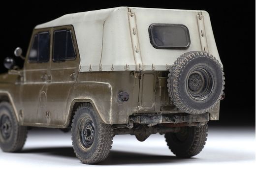 Maquette militaire : UAZ-469 4X4 sovietique 1/35 - Zvezda 3629