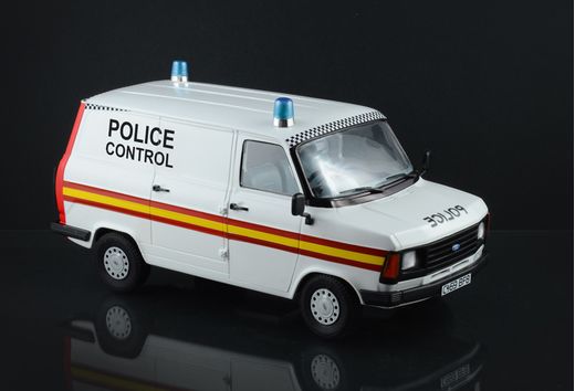 Maquette voiture : Ford Transit Police Britannique - 1:24 - Italeri 03657