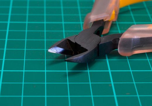 Accessoires modélismes : Pince coupante avec manche ergonomique - Artesania Latina 27211