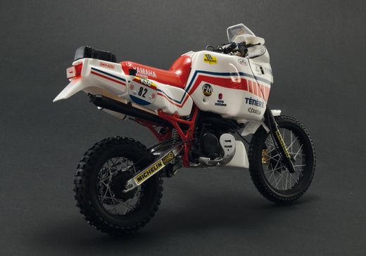 Maquette de moto : YAMAHA Ténéré 660cc Paris Dakar 1986 - 1:9 - Italeri 04642 4642 - france-maquette.frMaquette de moto : YAMAHA Ténéré 660cc Paris Dakar 1986 - 1:9 - Italeri 04642 4642 - france-maquette.fr