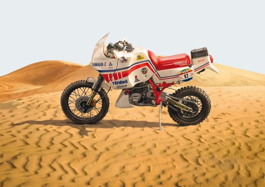 Maquette de moto : YAMAHA Ténéré 660cc Paris Dakar 1986 - 1:9 - Italeri 04642 4642 - france-maquette.fr