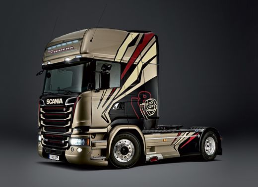 Maquette de camion - SCANIA R730 STREAMLINE "TEAM CHIMERA" - 1:24 - Italeri 3930