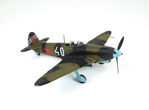 Maquette avion militaire : Soviet Fighter YAK-7 (Version tardive) 1/48 - Zvezda 4837