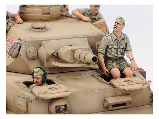 Maquette Panzer IV Ausf.F, figurines et moto - Tamiya 25208