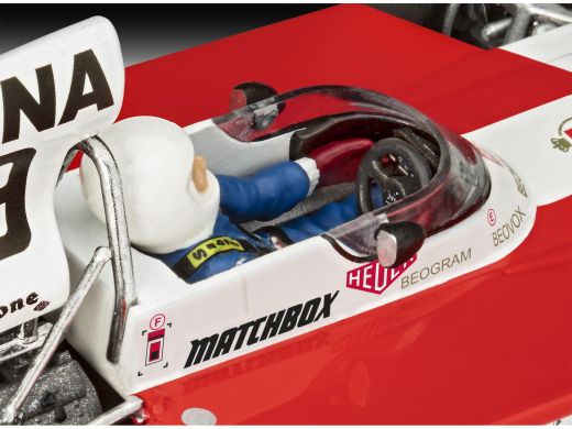 Maquette voiture de course : Surtees TS16/03 1/32 - Revell 07739 7739