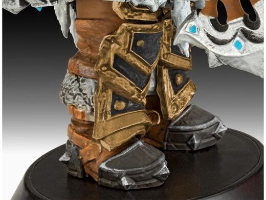 Coffret cadeau : Figurine World of Warcraft "The Orc Thrall" 1/16 - Revell 03516 3516