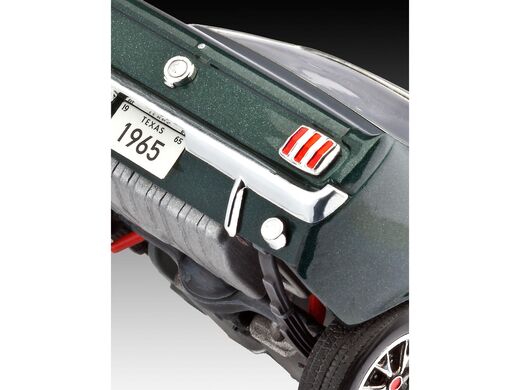 Maquette de voiture : 1965 Ford Mustang 2+2 Fastback - 1/24 - Revell 07065  7065