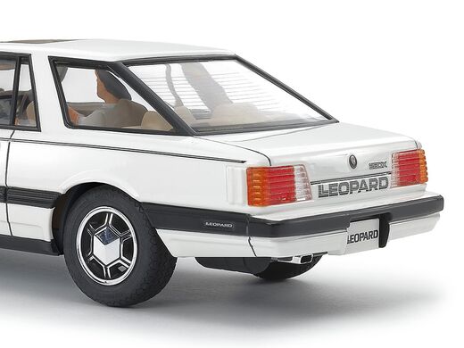 Maquette voiture : Nissan Léopard 2 portes Hardtop 280X SF-L 1/24 - Tamiya 24378