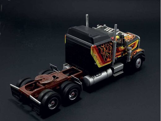 Maquette de camion : Freightliner Aerodyne au 1/24 - Italeri 90785