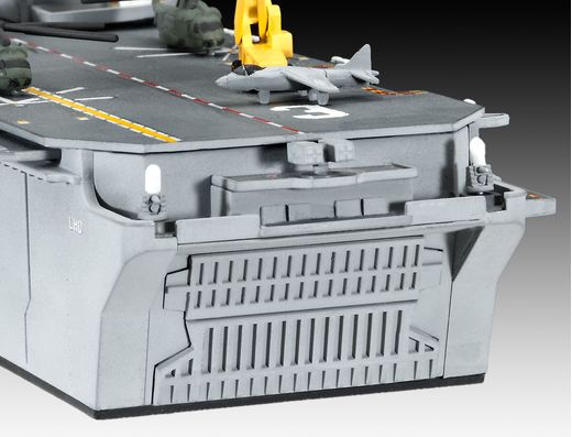 Maquette navire militaire : Model set Transporteur d'assaut USS WASP CLASS 1/700 - Revell 65178