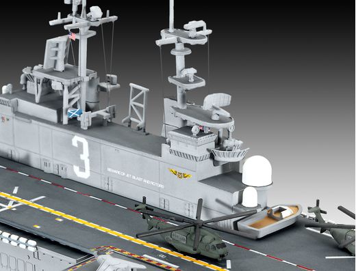 Maquette navire militaire : Model set Transporteur d'assaut USS WASP CLASS 1/700 - Revell 65178