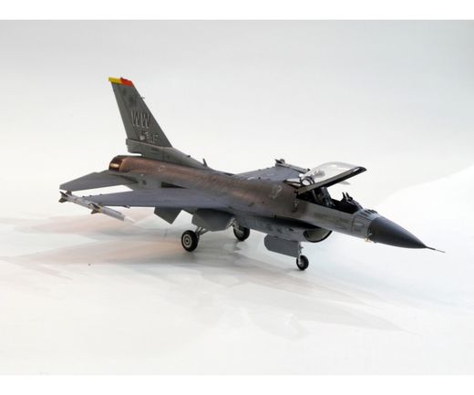 Maquette avion militaire : F-16CJ Block 50 - 1/72 -Tamyia 60786