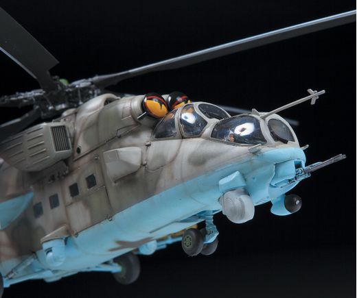 Maquette d'hélicoptère militaire : Mil Mi‐35M Hind E 1/48 - Zvezda 4813