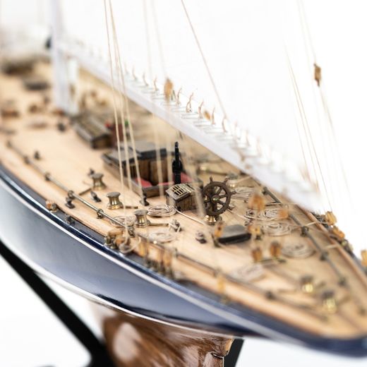 Maquette voilier bois : Endeavour J-Class - 1:35 - Amati 1700-82