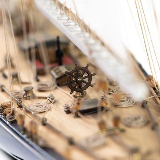 Maquette voilier bois : Endeavour J-Class - 1:35 - Amati 1700-82