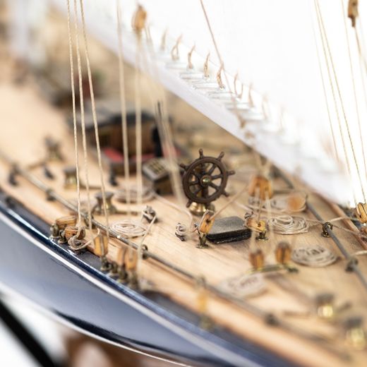 Maquette voilier bois : Endeavour J-Class - 1:35 - Amati 1700-82